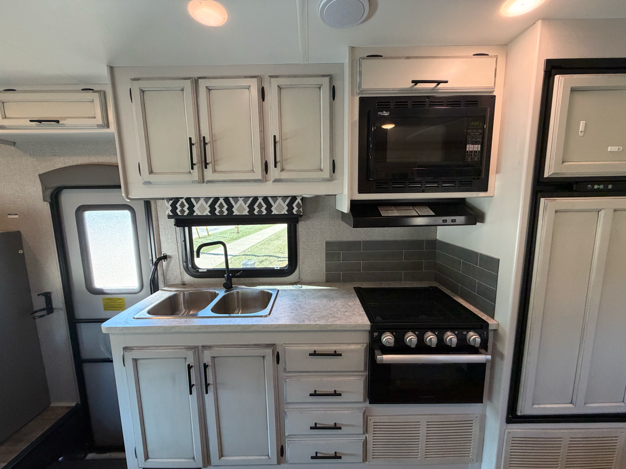 2021 JAYCO REDHAWK 24B