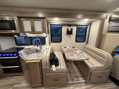 2022 THOR FOUR WINDS 28Z