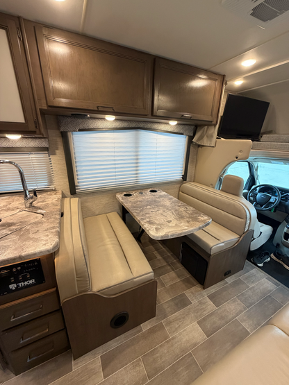 2022 Thor Chateau 28A