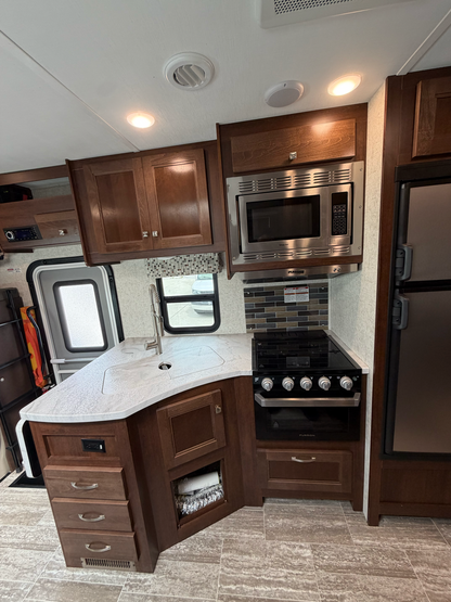 2020 FOREST RIVER SUNSEEKER 2500TS